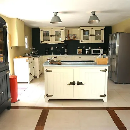 Superbe Mas En Pierres De 350 M2 Avec Piscine Pool House Wifi Parking Gratuits