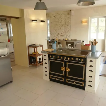 Superbe Mas En Pierres De 350 M2 Avec Piscine Pool House Wifi Parking Gratuits Guest house *