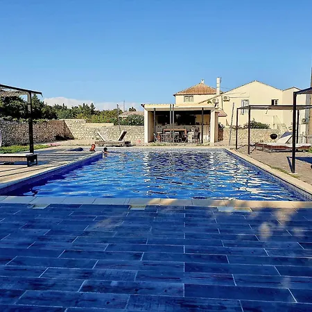 Superbe Mas En Pierres De 350 M2 Avec Piscine Pool House Wifi Parking Gratuits Rochefort-du-Gard