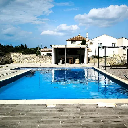 Superbe Mas En Pierres De 350 M2 Avec Piscine Pool House Wifi Parking Gratuits 게스트하우스 4*